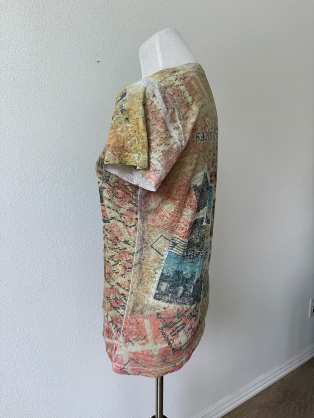 Vintage Women’s San Francisco Graphic Short Sleeve Tee in Multicolor - Picture 2 of 8